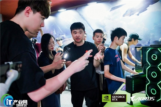 ����R������AORUS DAYɽ��֮�s��RTX 50���Ρ��٠I���늸�������