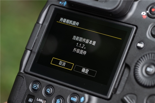 ����� ���ɿ� ����EOS R1 Ver1.1.2�̼��w��u�y