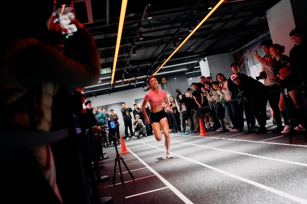 ���¬��Ї��׼�UA NEXT Performance Lab��ʽ��Ļ